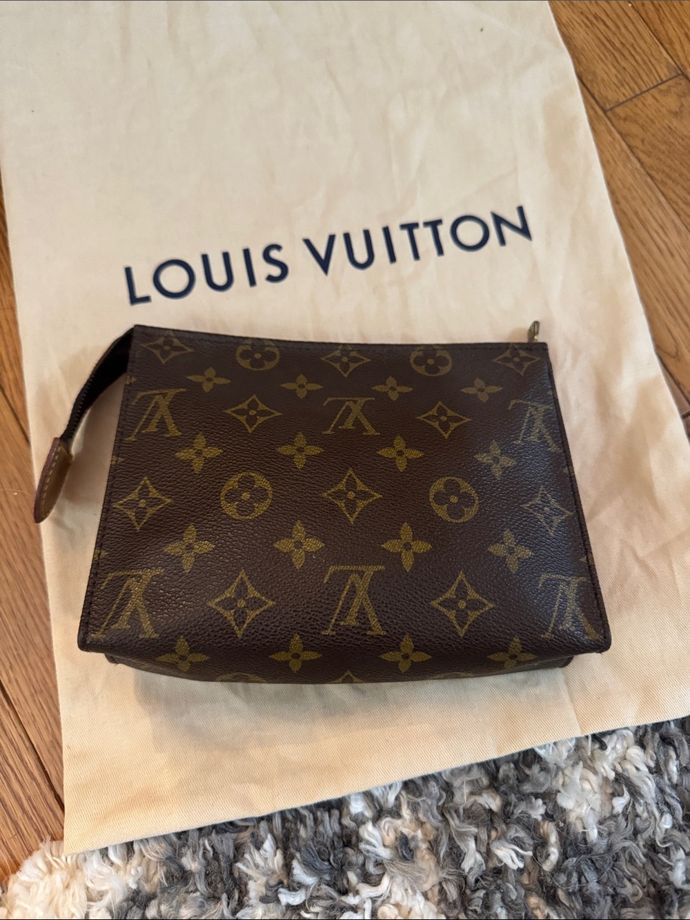 ✨Louis Vuitton Brown Monogram Toiletry Pouch ✨ - Picture 3 of 11